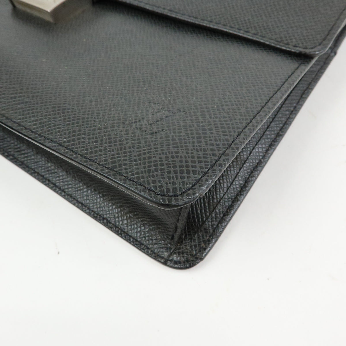 Louis Vuitton Selenga Pochette Taiga Leather, Black, Leather, Clutch