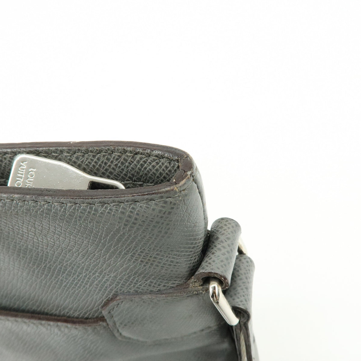 Louis Vuitton Sasha Taiga Leather, Gray, Leather, Handbag