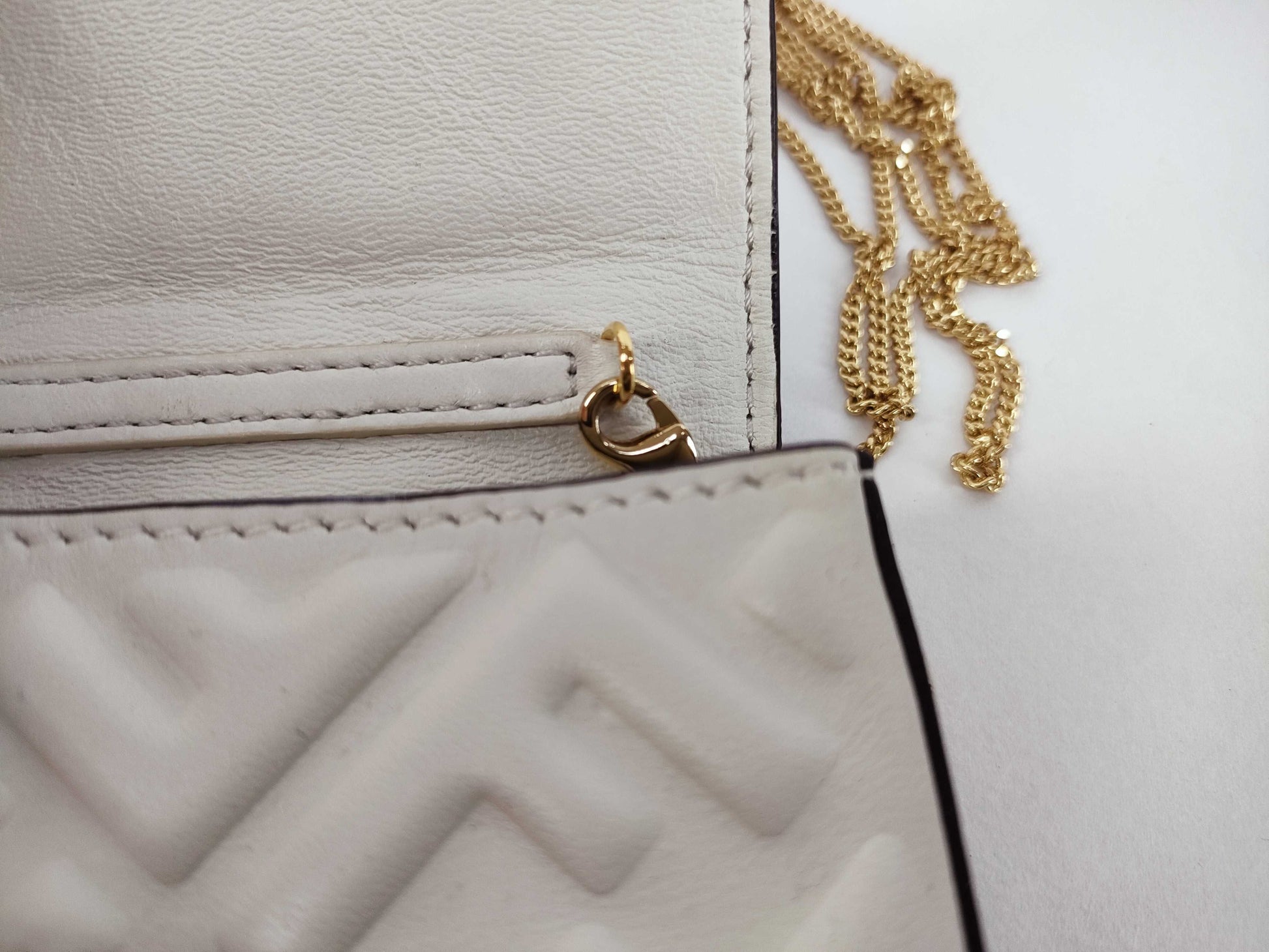 Fendi logo zip pouch FF Printed Leathear, White, Leather, Clutch