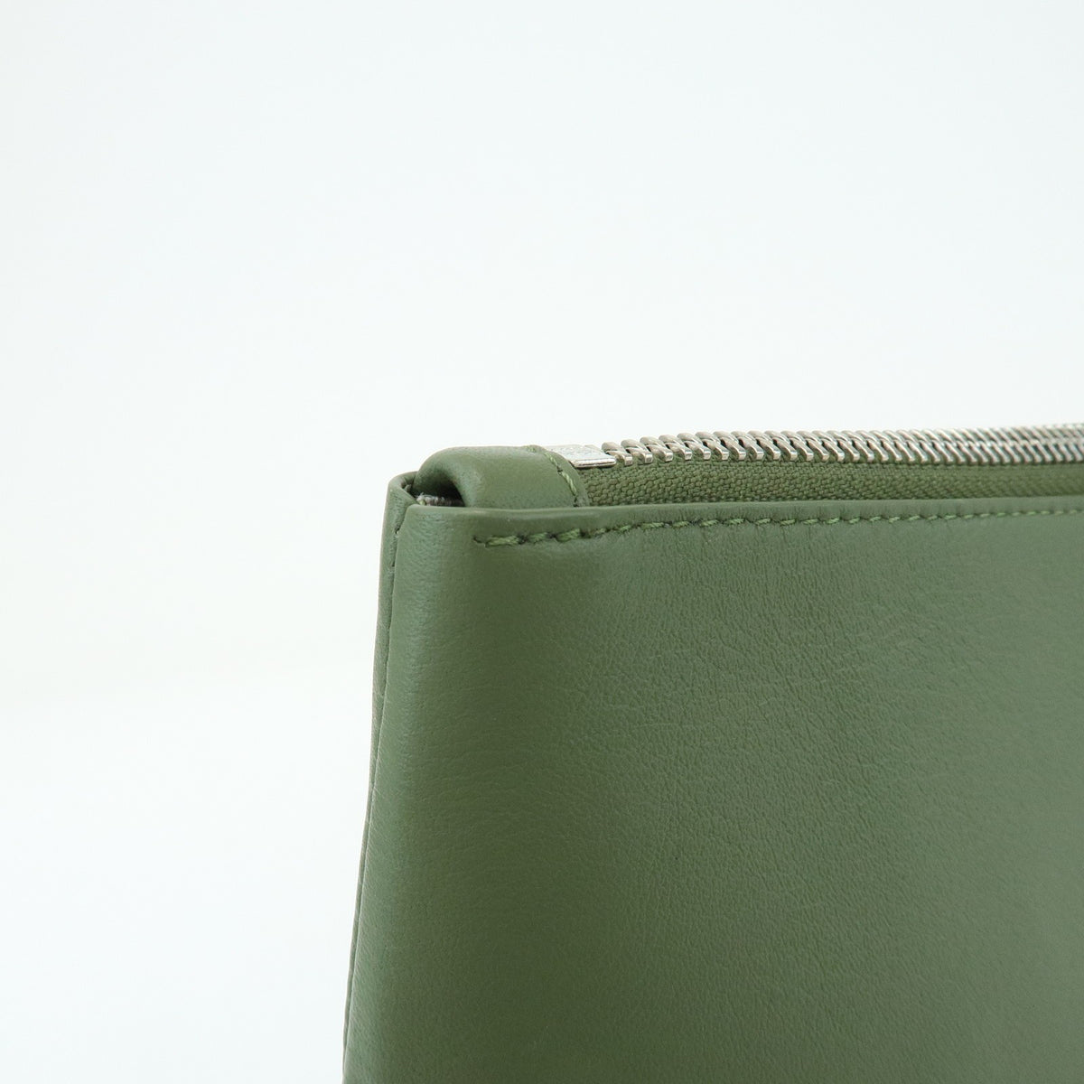 Loewe T Pouch Leather, Green, Leather, Clutch