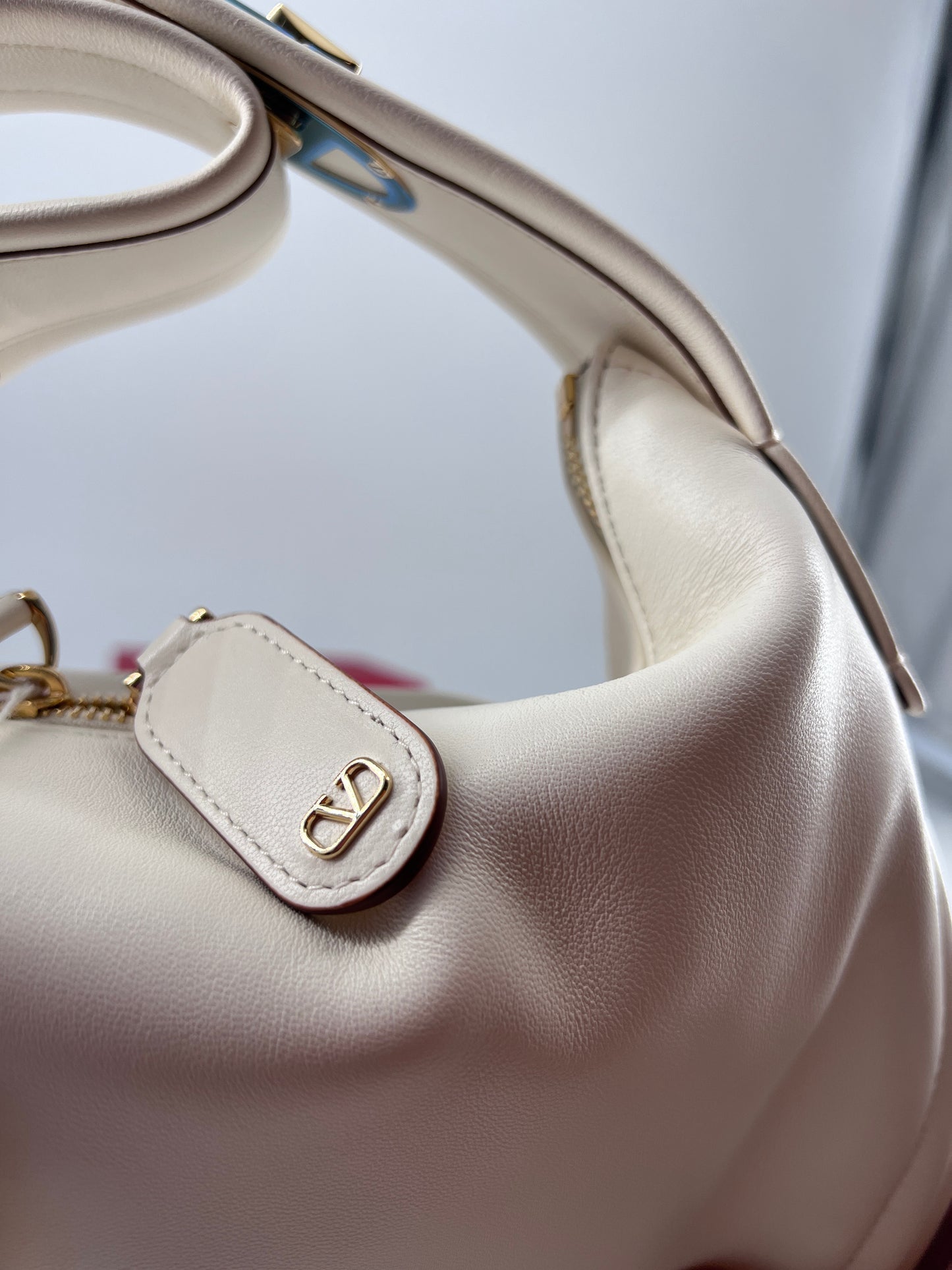Valentino Garavani Ruffle Shoulder Bag Leather, White, Leather, Shoulder Bag