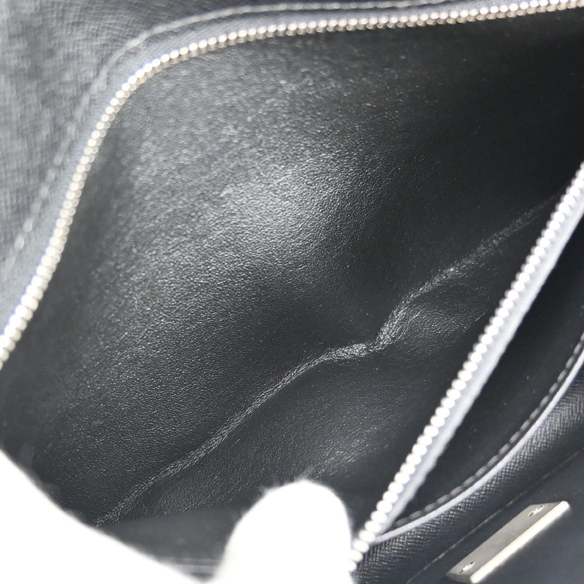 Louis Vuitton Selenga Pochette Taiga Leather, Black, Leather, Clutch