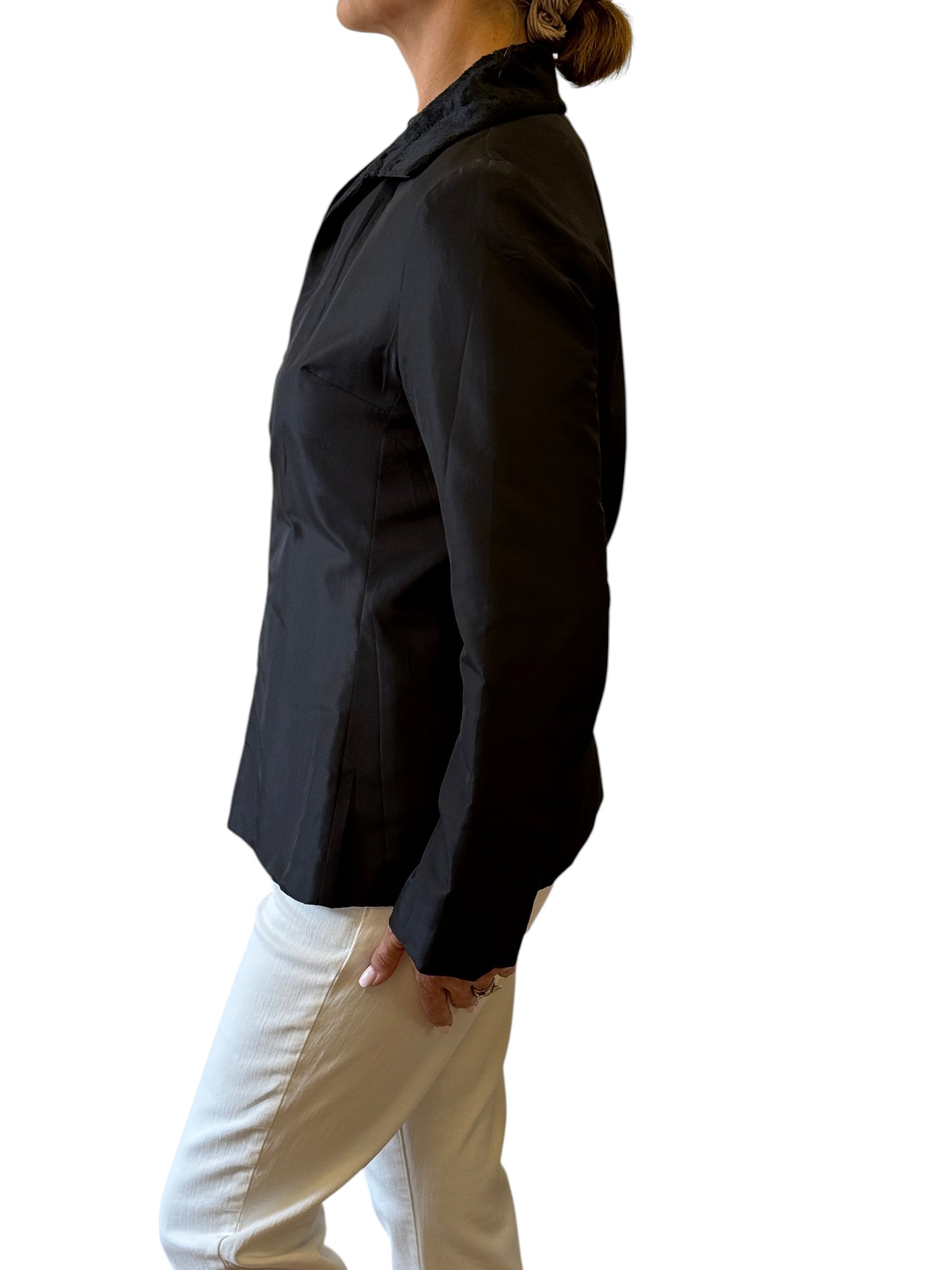 Brandsamsara Max&Co black long sleeve jacket with viscose lining, side view on a model