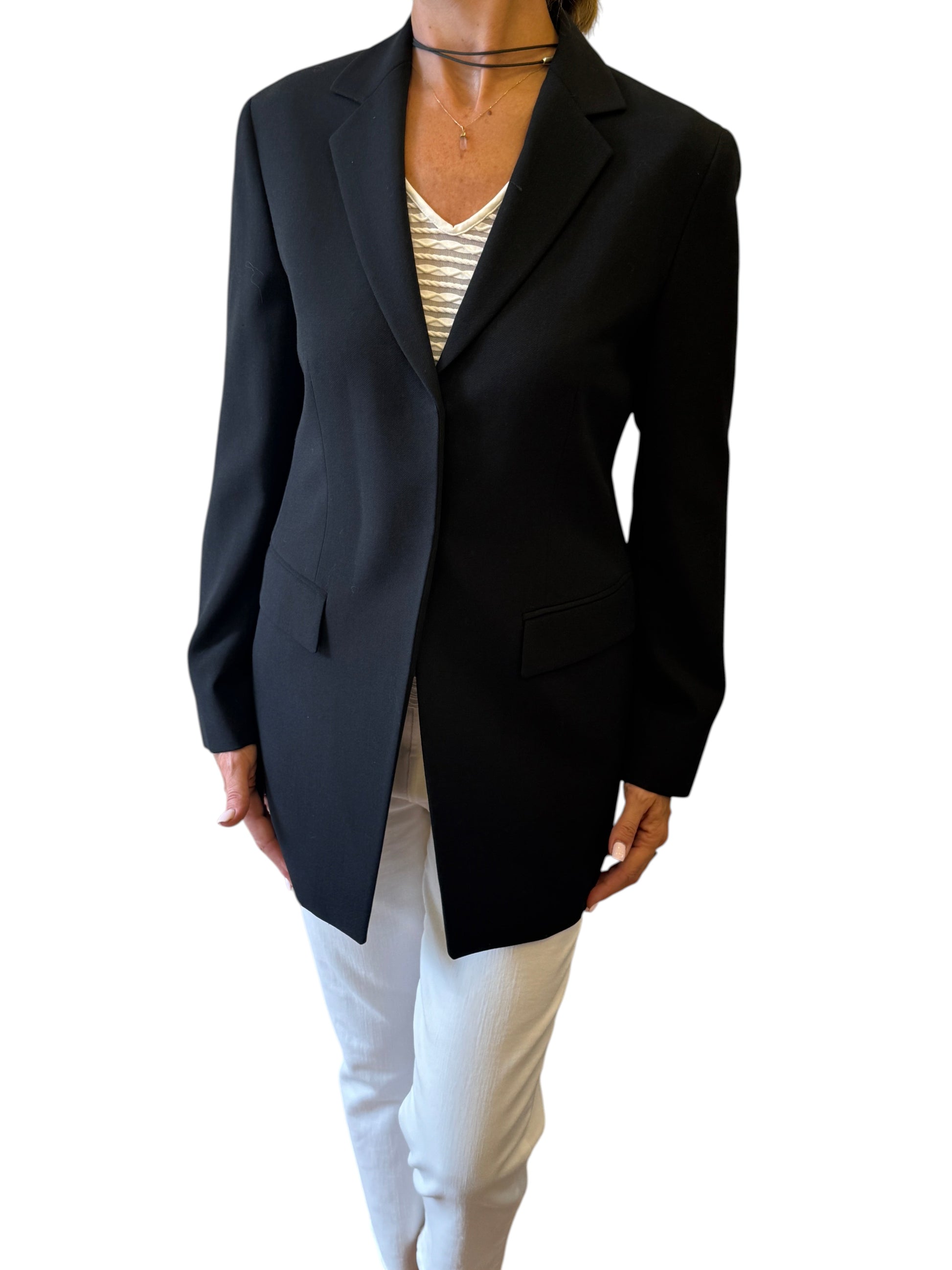 Brandsamsara Max&Co black wool long sleeve jacket with a tailored fit and lining, worn by a model.