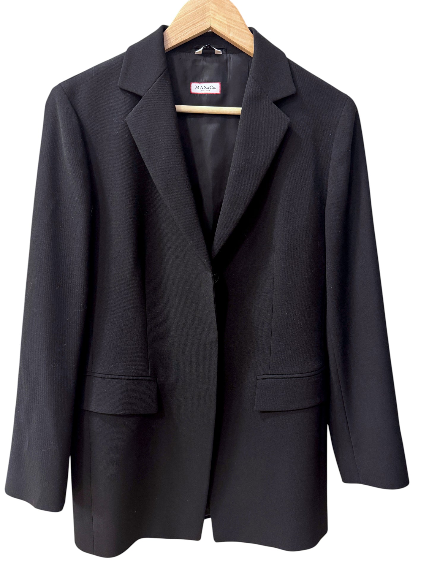 Brandsamsara Max&Co black wool jacket with long sleeves and a tailored lapel, hanging on a wooden hanger.