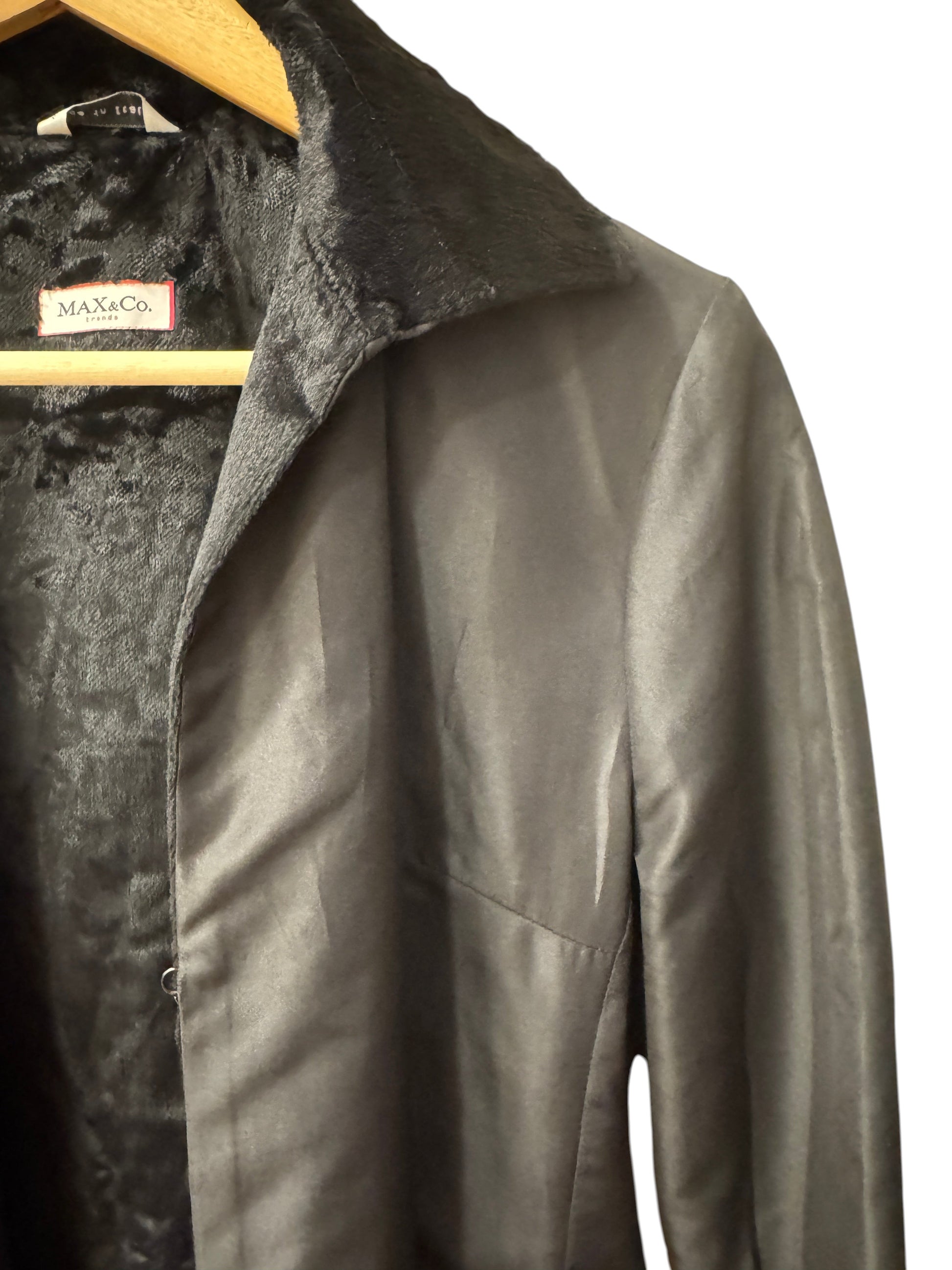 Brandsamsara Max & Co black long sleeve jacket with a soft faux fur lining and classic collar
