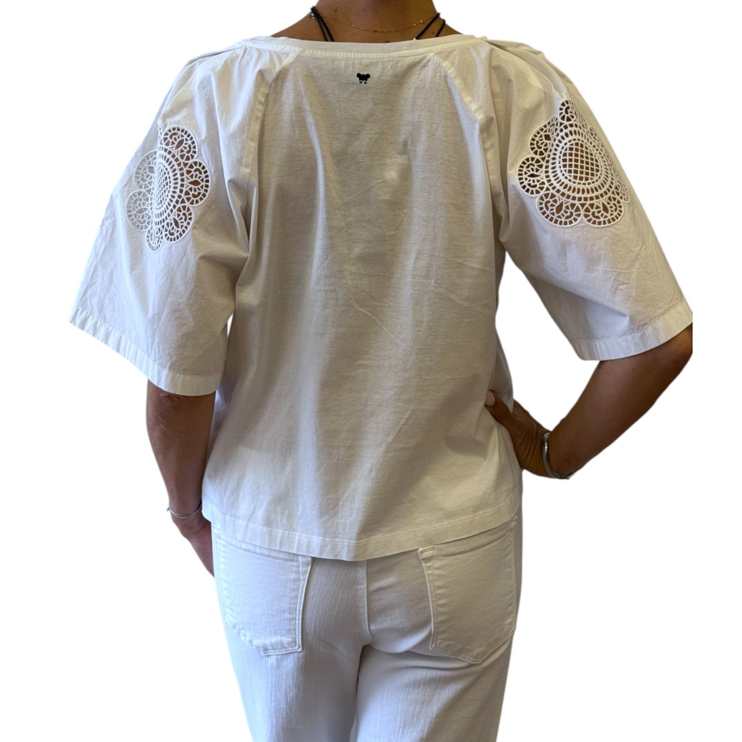 Brandsamsara Max Mara Weekend white cotton top featuring intricate lace cut-out details on the short sleeves