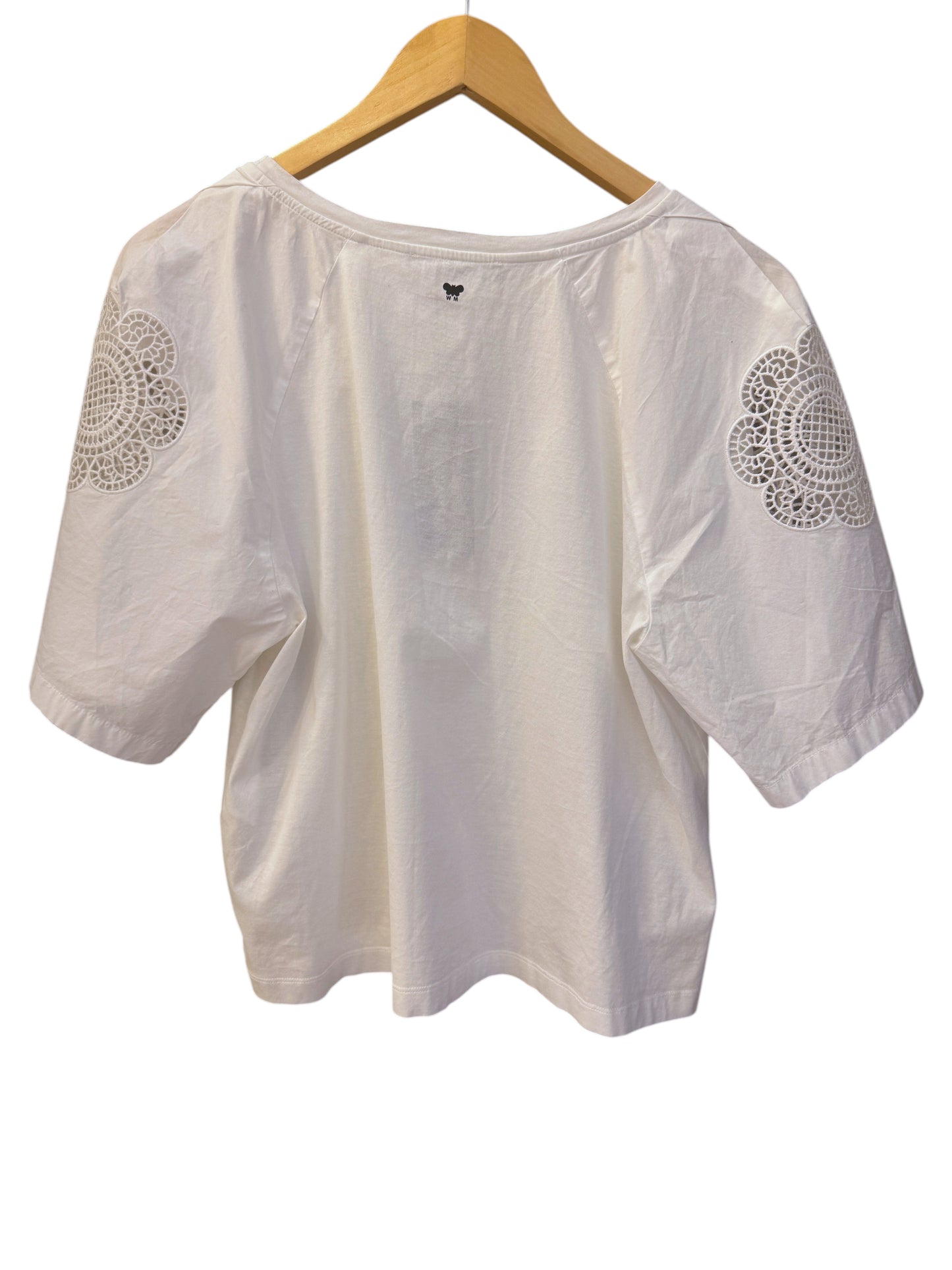Brandsamsara Max Mara Weekend white cotton top with intricate lace sleeve detailing on a wooden hanger