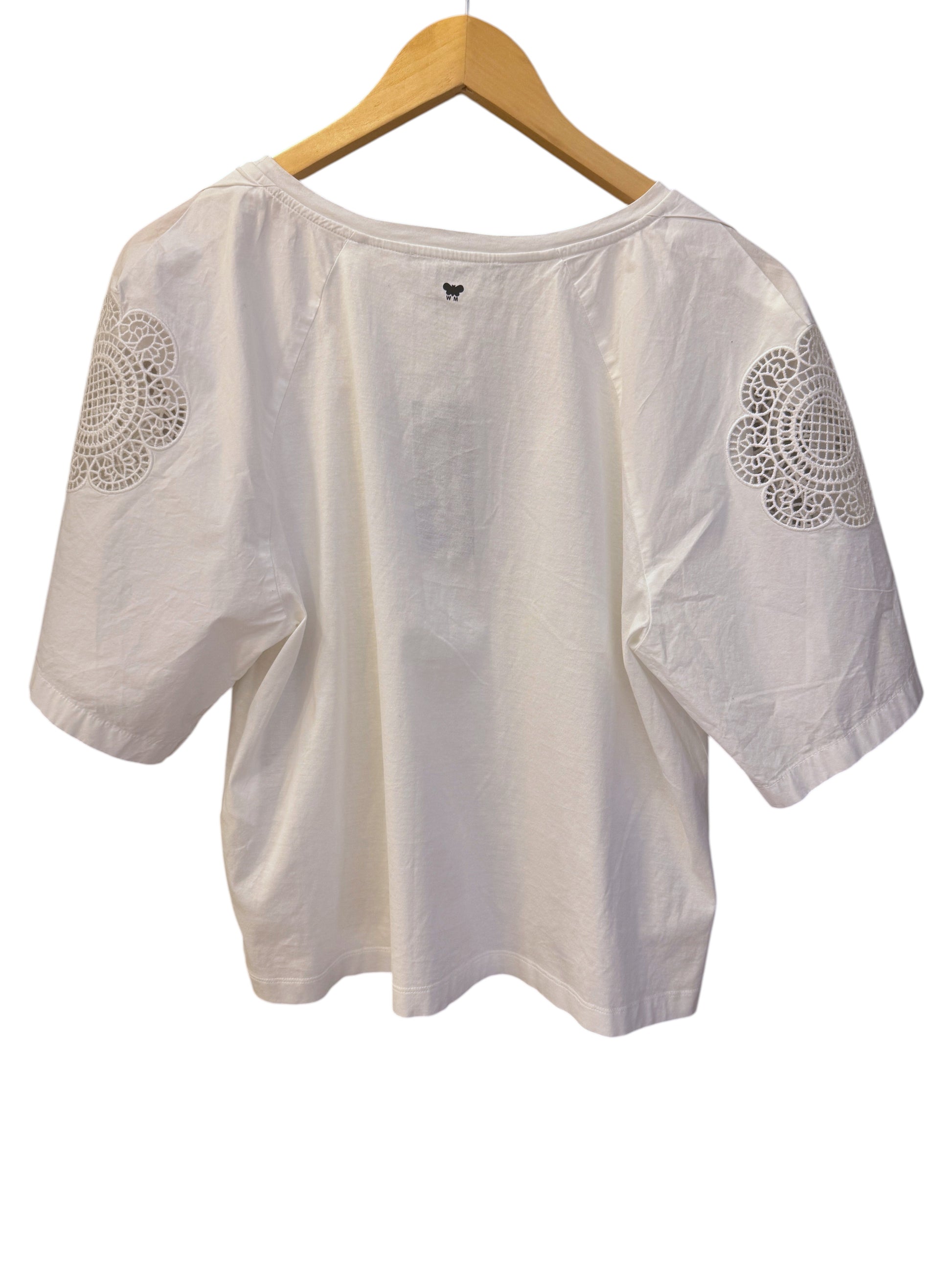 Brandsamsara Max Mara Weekend white cotton top with intricate lace sleeve detailing on a wooden hanger