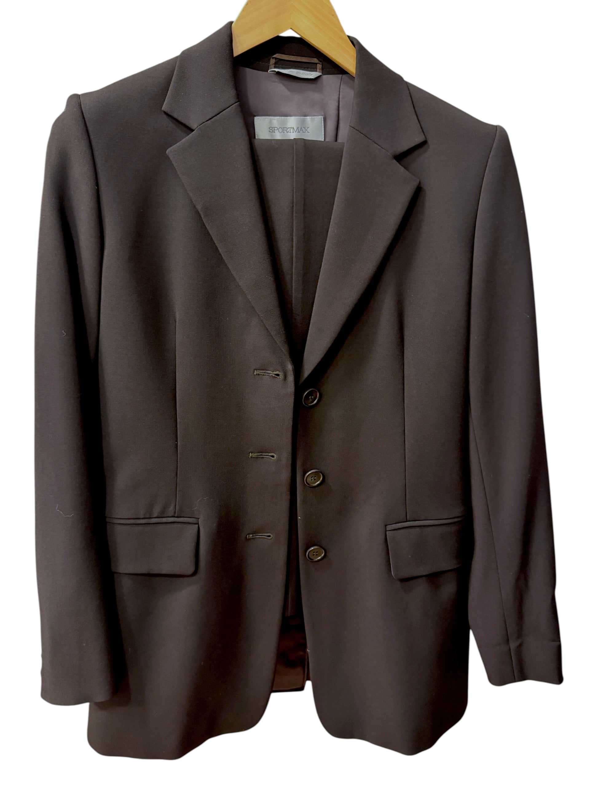 Brandsamsara Sportmax brown viscose blend long sleeve suit jacket with notched lapels and three-button closure.