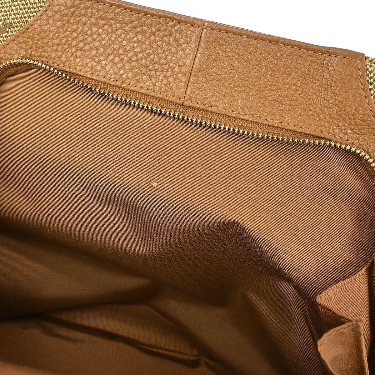 Bvlgari Logomania Handbag - Brandsamsara