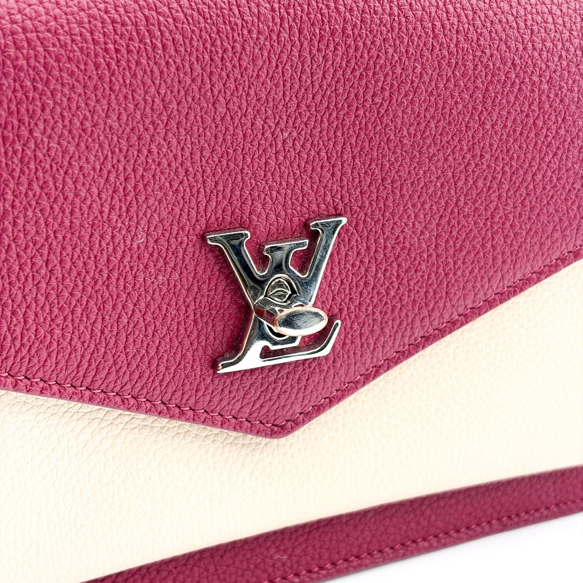 Louis Vuitton Lockme Chain Leather, Red, Calfskin, Handbag