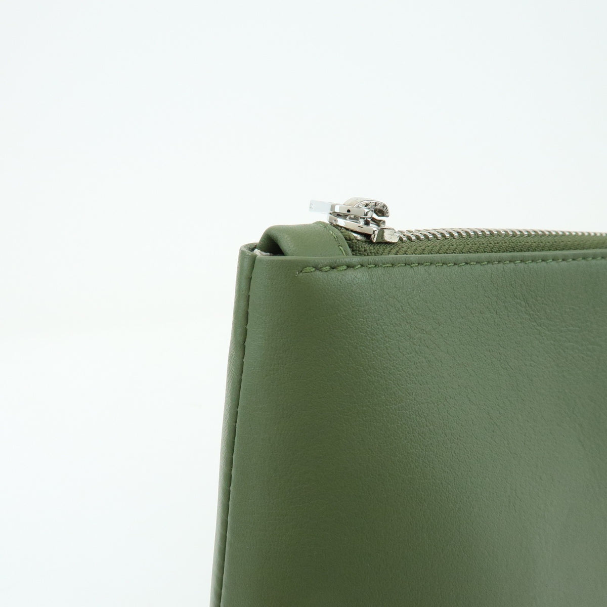 Loewe T Pouch Leather, Green, Leather, Clutch