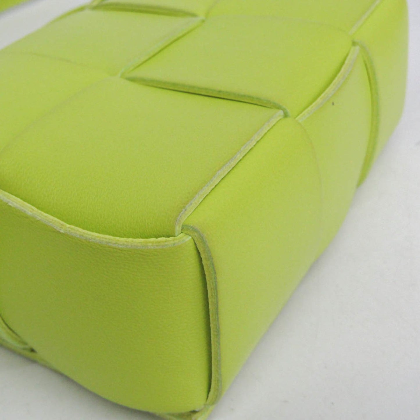 Bottega Veneta Cassette Maxi Intrecciato Leather, Green, Leather, Clutch