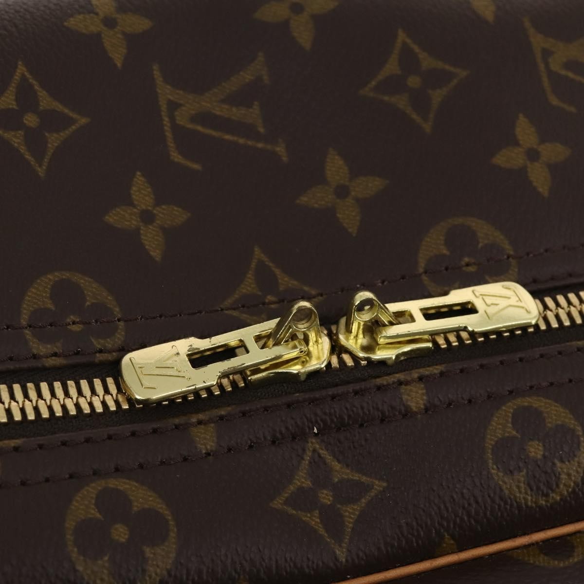 Louis Vuitton Sirius Monogram, Brown, Canvas, Travel Bag