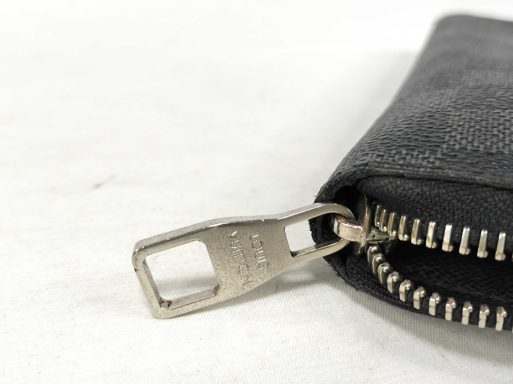 Louis Vuitton Zippy wallet vertical Damier Graphite, Black, Canvas, Wallet