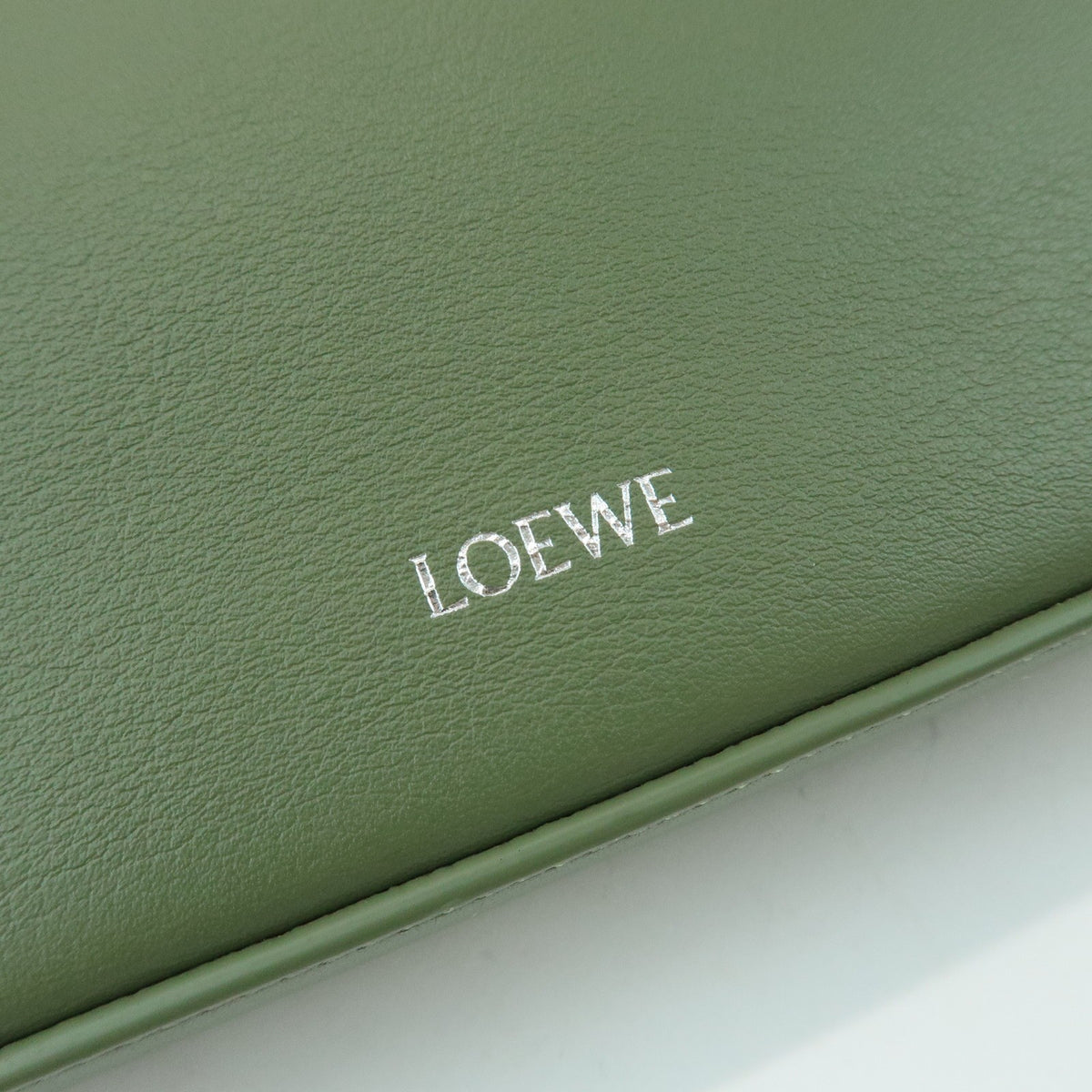 Loewe T Pouch Leather, Green, Leather, Clutch