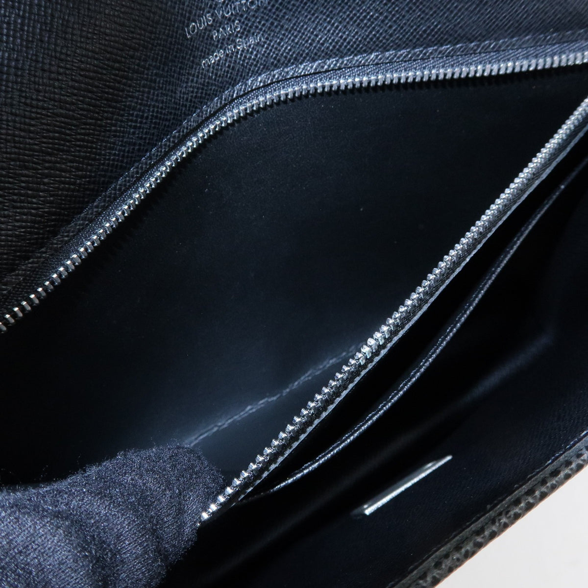 Louis Vuitton Selenga Pochette Taiga Leather, Black, Leather, Clutch