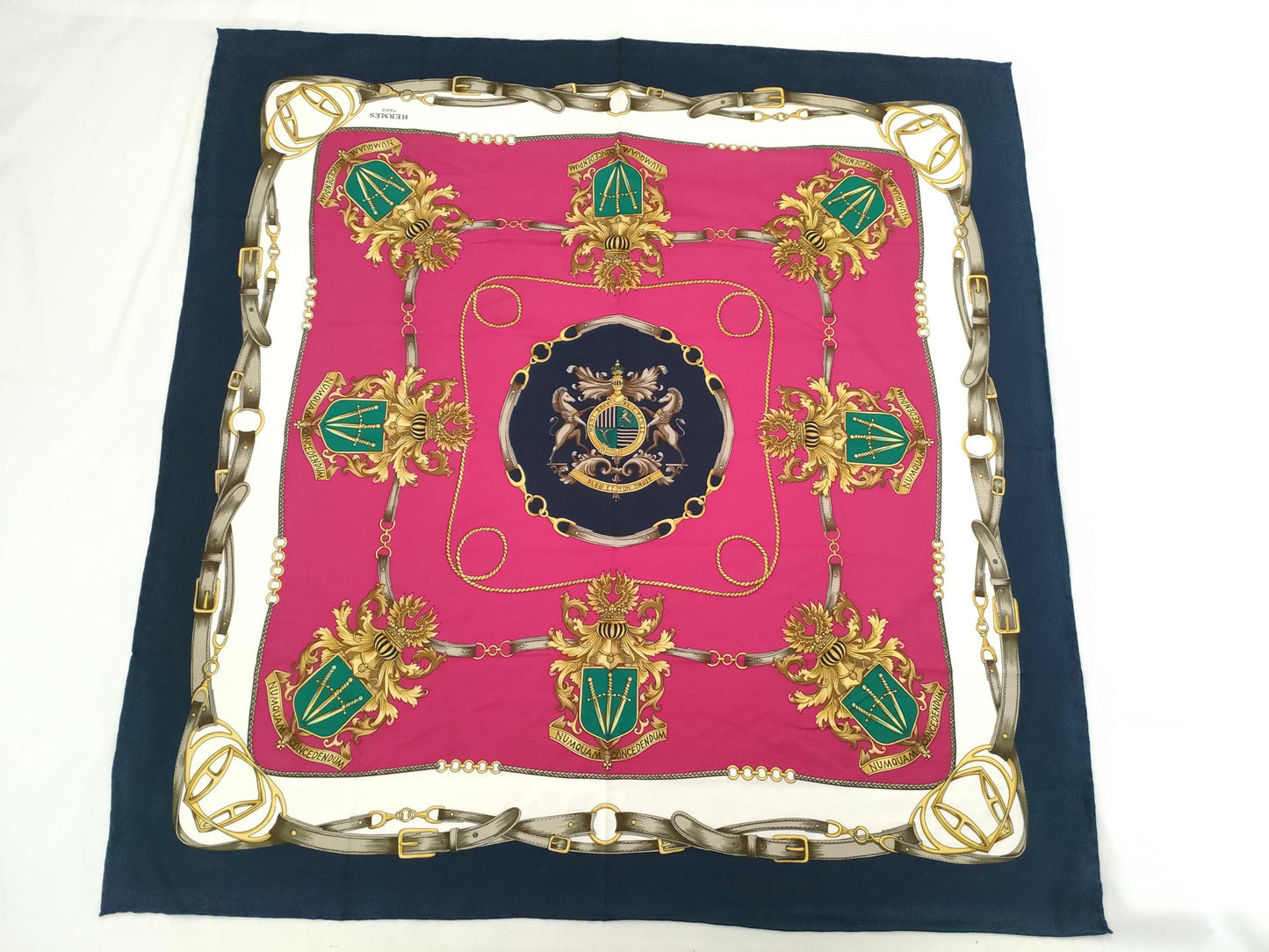 Hermes Carré 90 Silk multicolor, Multicolour, Silk, Scarf