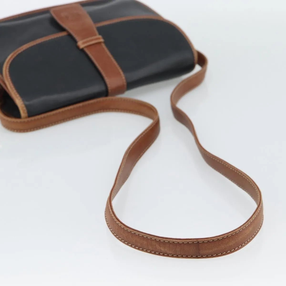 Celine Flap Shoulder - Brandsamsara