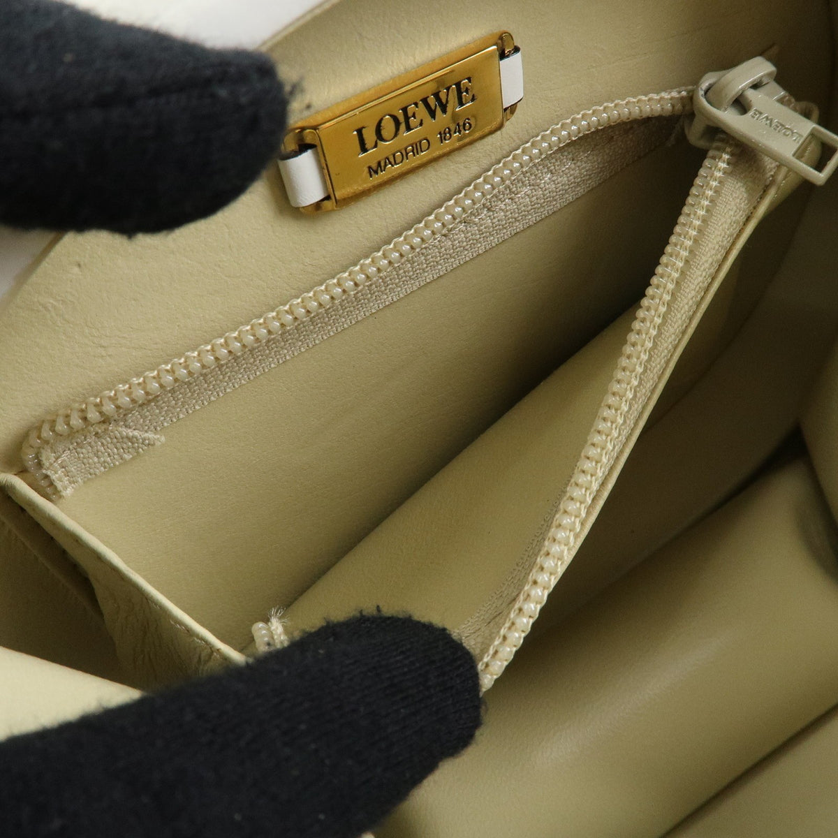 Loewe Vintage Leather, White, Leather, Shoulder Bag