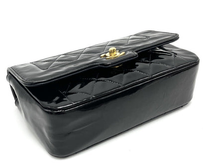 Chanel BLACK PATENT LEATHER HANDBAG - Brandsamsara