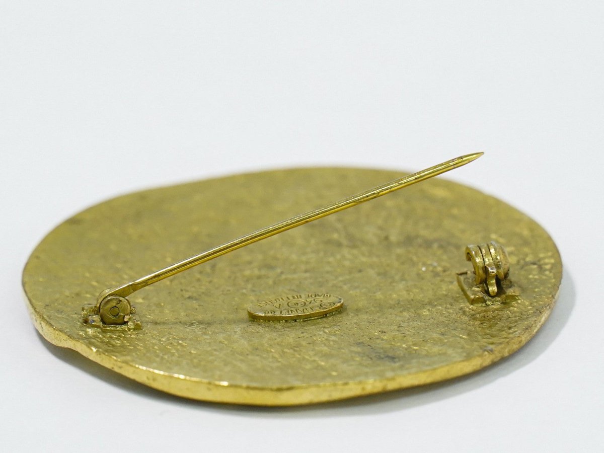 Chanel CC Brooch - Brandsamsara