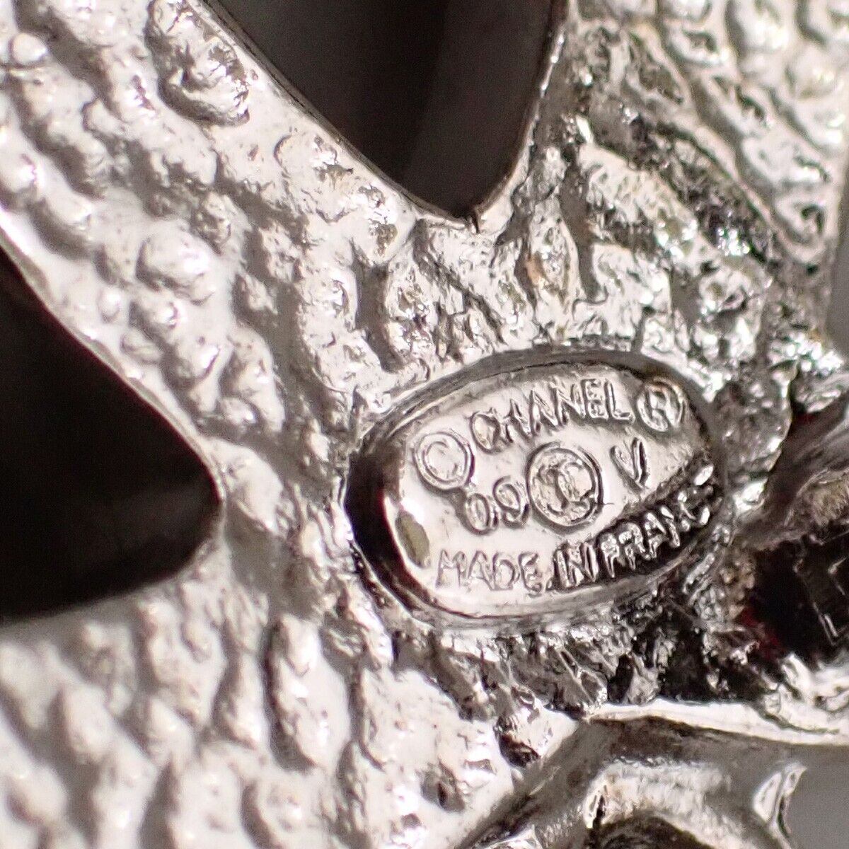 Chanel CC Drop Brooch - Brandsamsara