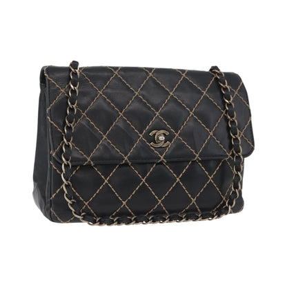 Chanel Chanel Matelassé Cuir Noir Black leather, Black, Leather, Handbag