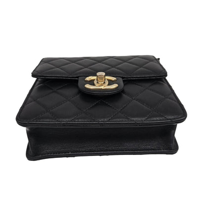 Chanel Chic Pearls Flap Clutch with Chain - Brandsamsara