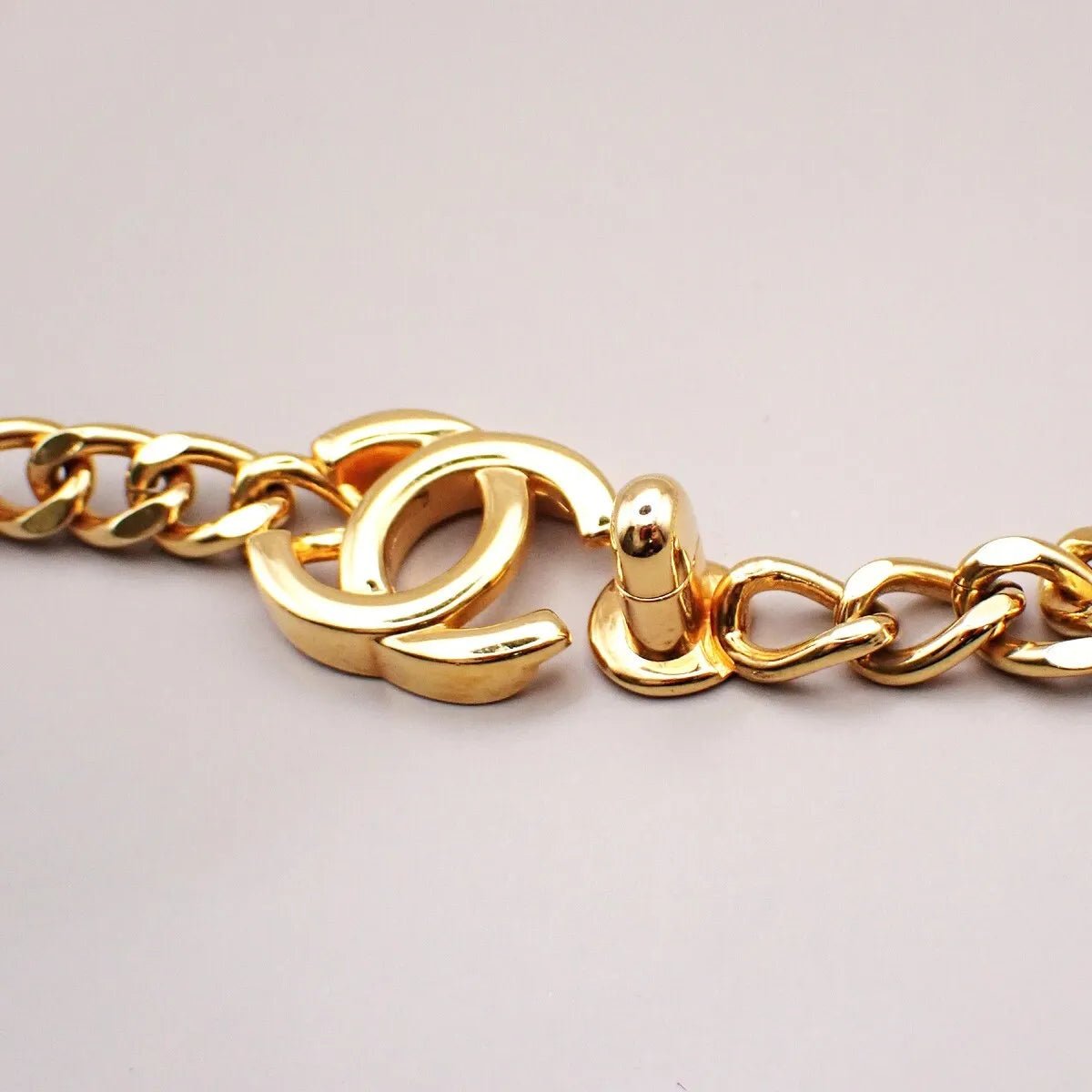 Chanel Vintage Turnlock Reissue Chain - Brandsamsara
