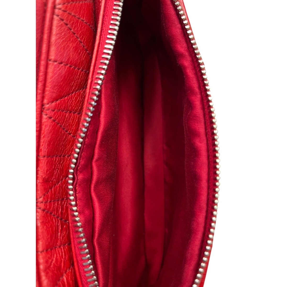 Chic Miu Miu Mini Baguette - Perfect for Essentials! - Brandsamsara