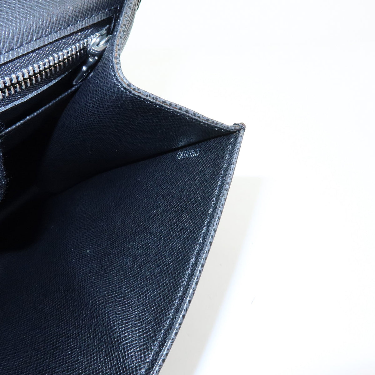 Louis Vuitton Selenga Pochette Taiga Leather, Black, Leather, Clutch