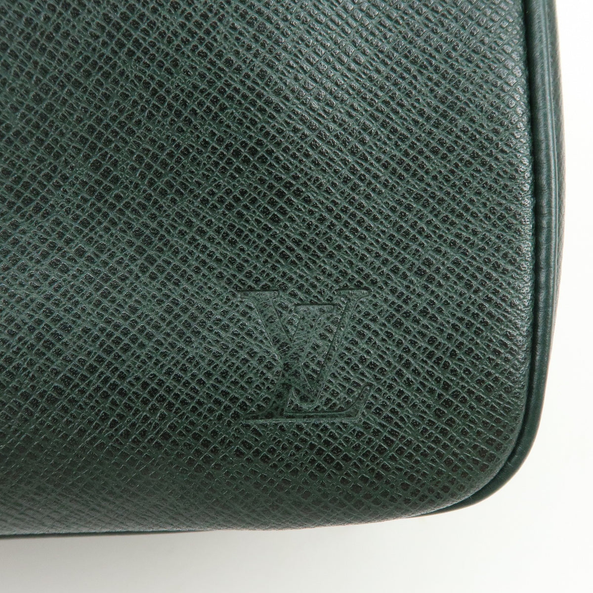 Louis Vuitton Toiletry Pouch Taiga Leather, Green, Leather, Clutch