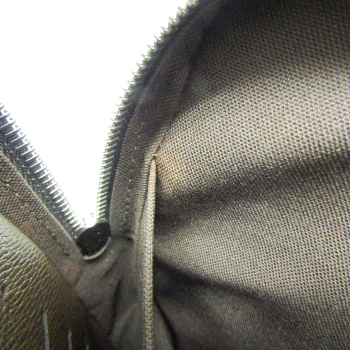 Louis Vuitton Pavel Taiga Leather, Brown, Leather, Clutch