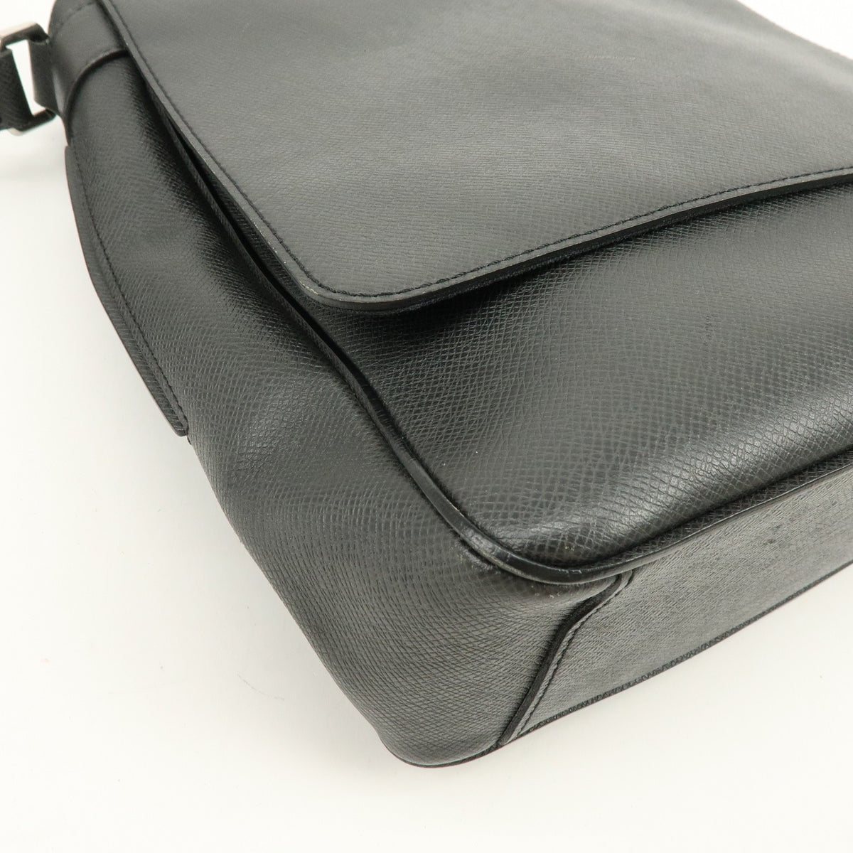 Louis Vuitton Roman Taiga Leather, Gray, Leather, Handbag
