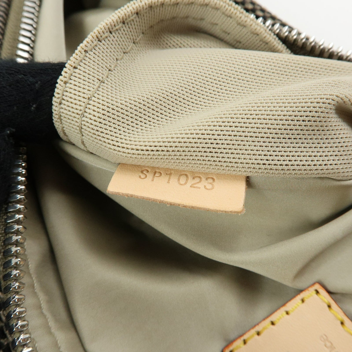 Louis Vuitton Compagnon Messenger Damier Geant Canvas, Brown, Canvas, Handbag