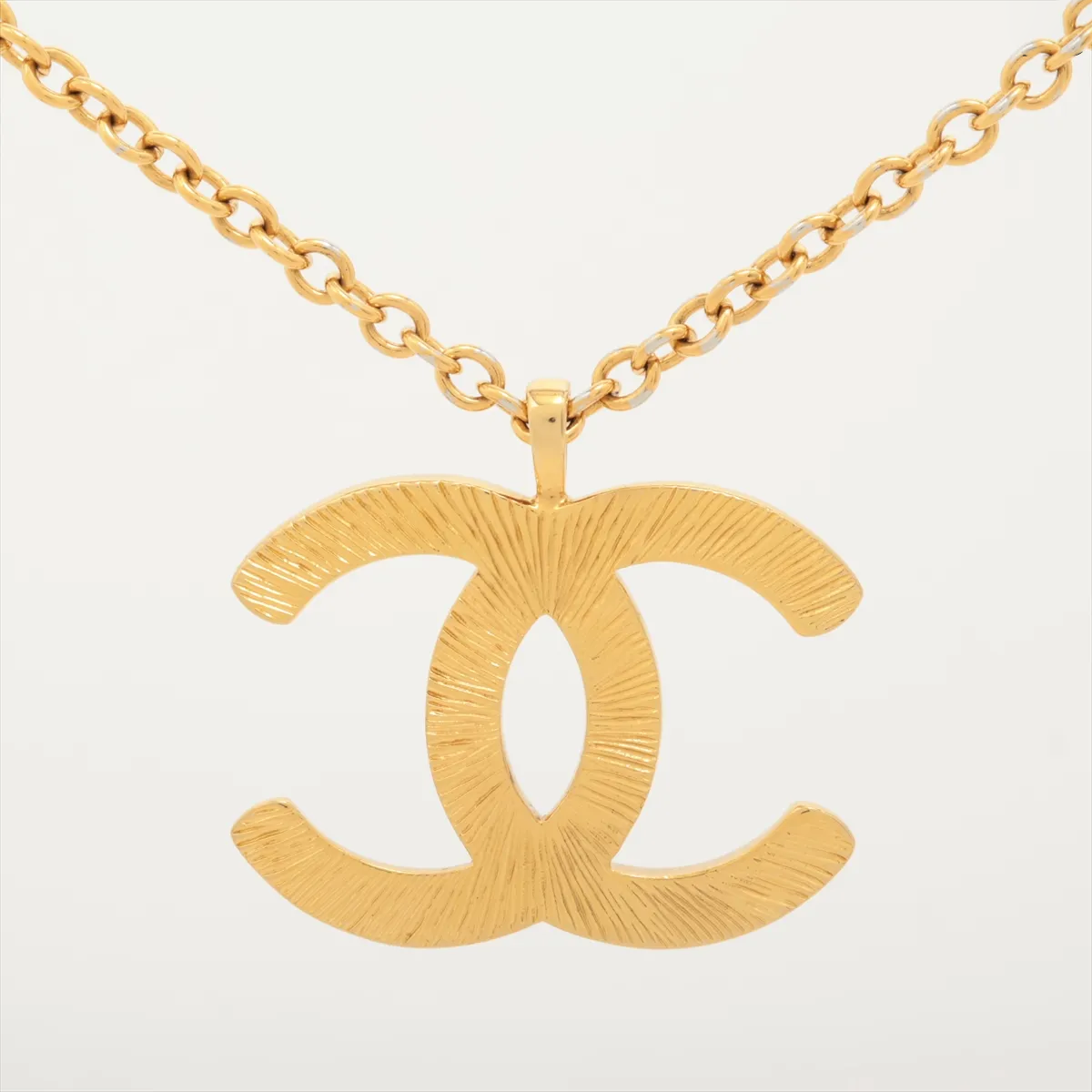 Chanel CC Flower Pendant Necklace Metal with Faux Pearls and Enamel, GOLD, METAL, Necklace