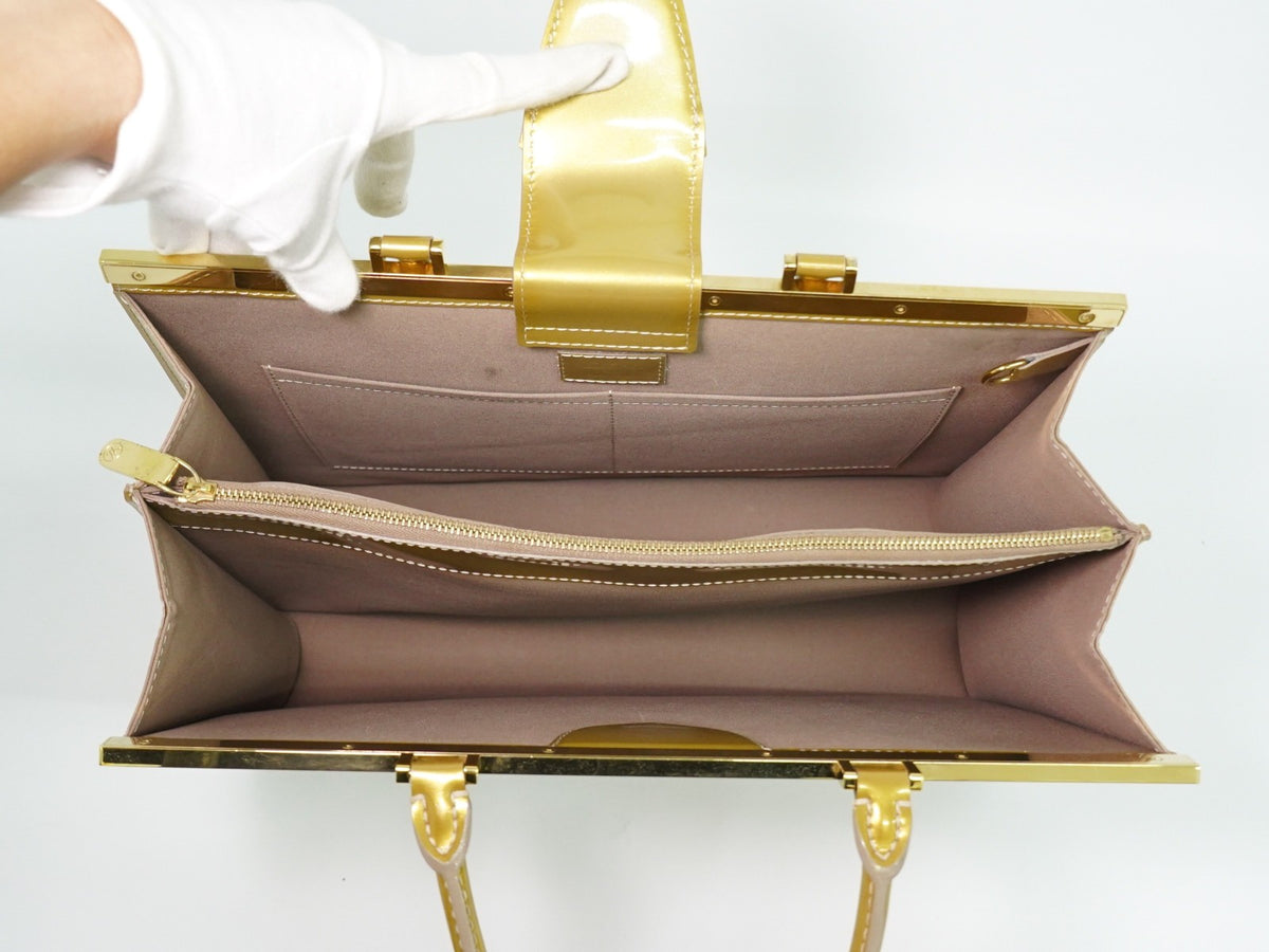 Louis Vuitton Deesse Monogram Vernis, Beige, Leather, Handbag