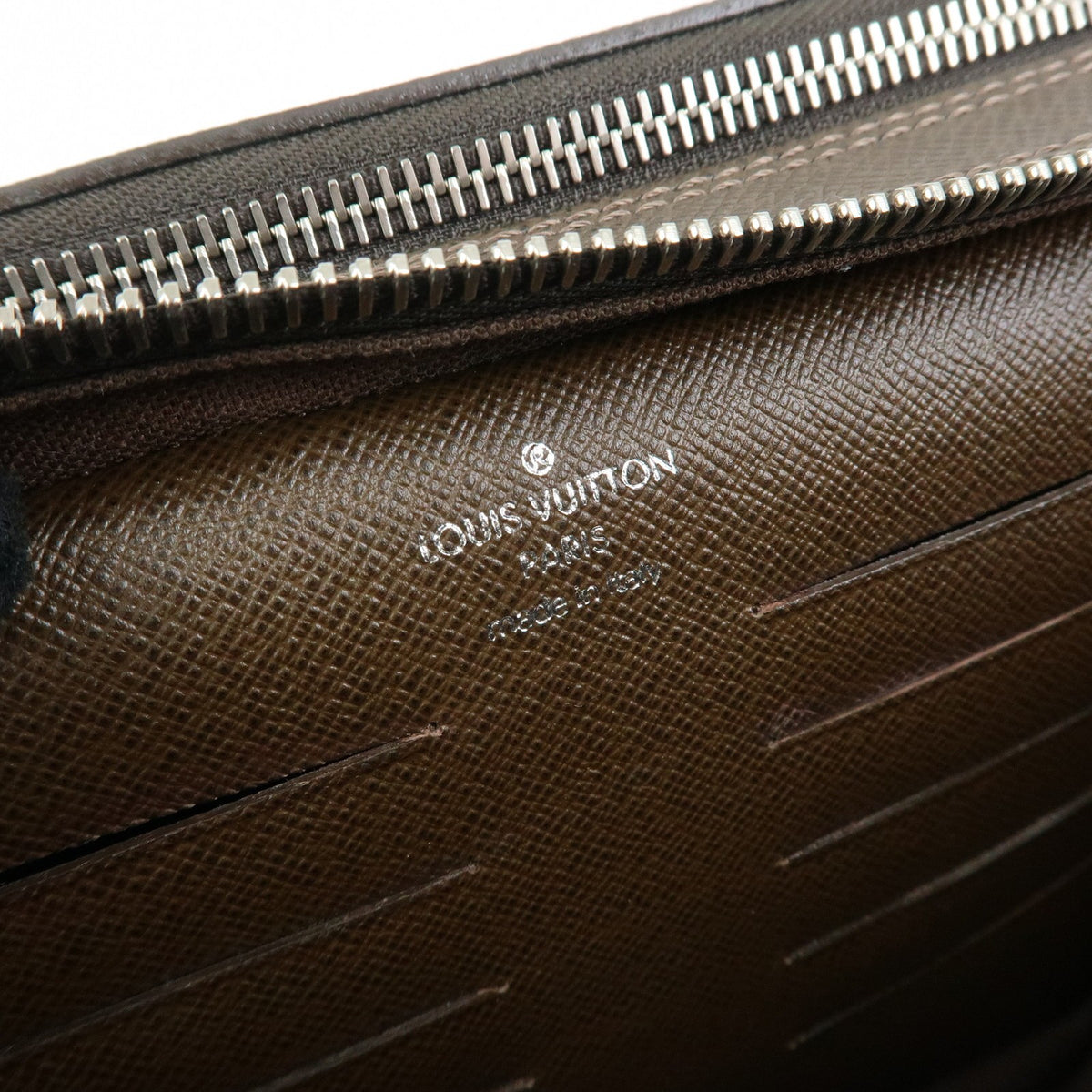 Louis Vuitton Neo Pavel Taiga Leather, Brown, Leather, Handbag