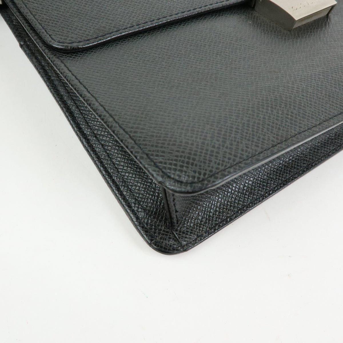 Louis Vuitton Selenga Pochette Taiga Leather, Black, Leather, Clutch
