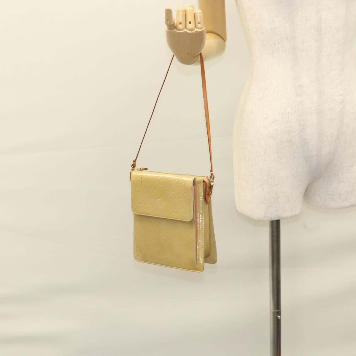 Louis Vuitton Mott Monogram Vernis, Beige, Patent Leather, Clutch