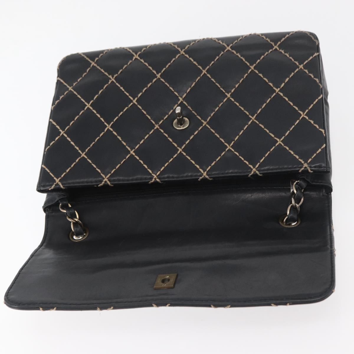 Chanel Chanel Matelassé Cuir Noir Black leather, Black, Leather, Handbag