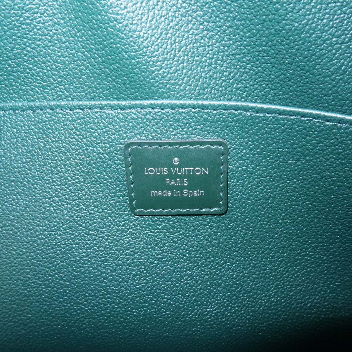 Louis Vuitton Toiletry Pouch Taiga Leather, Green, Leather, Clutch