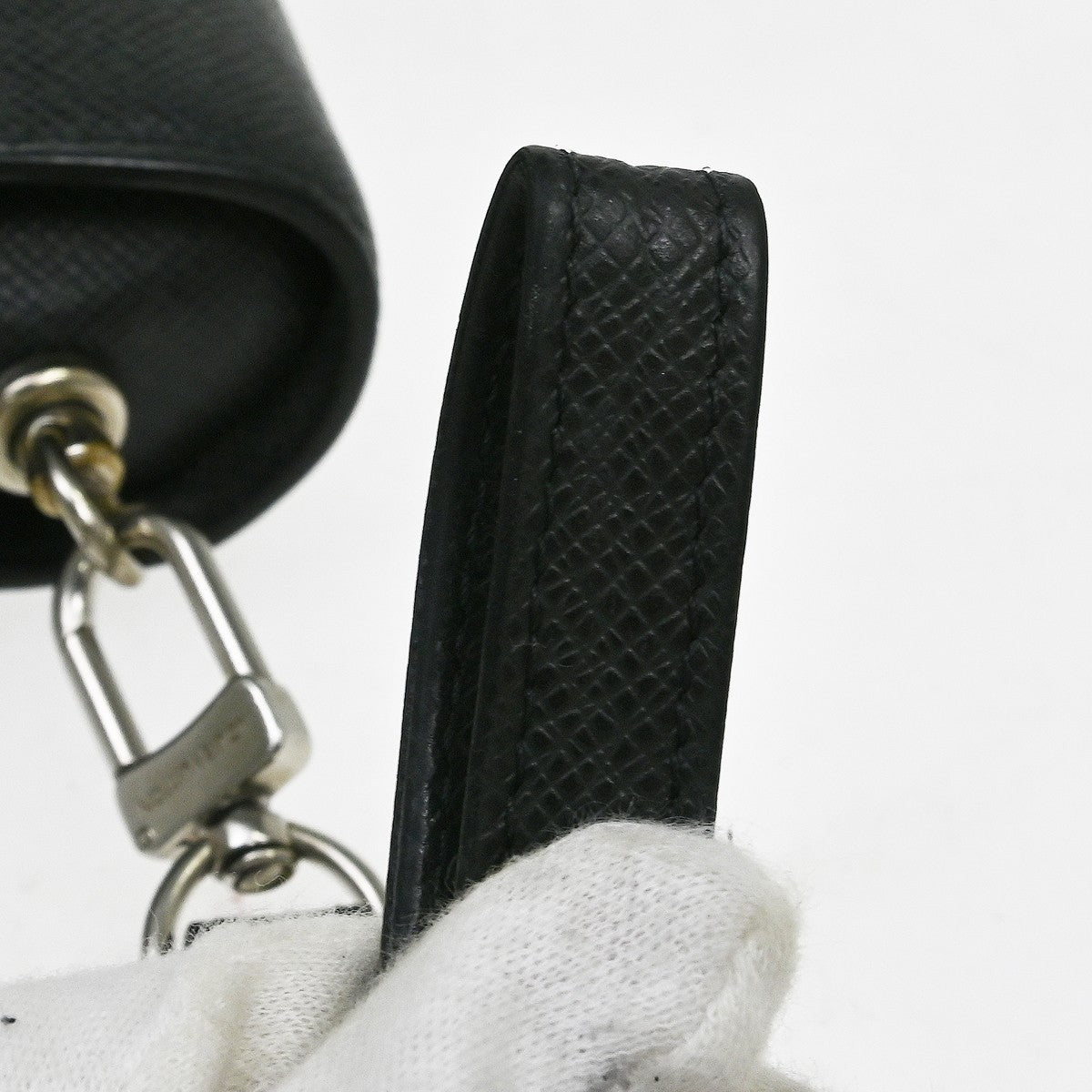 Louis Vuitton Pochette Baikal Clutch Taiga Leather, Black, Leather, Clutch