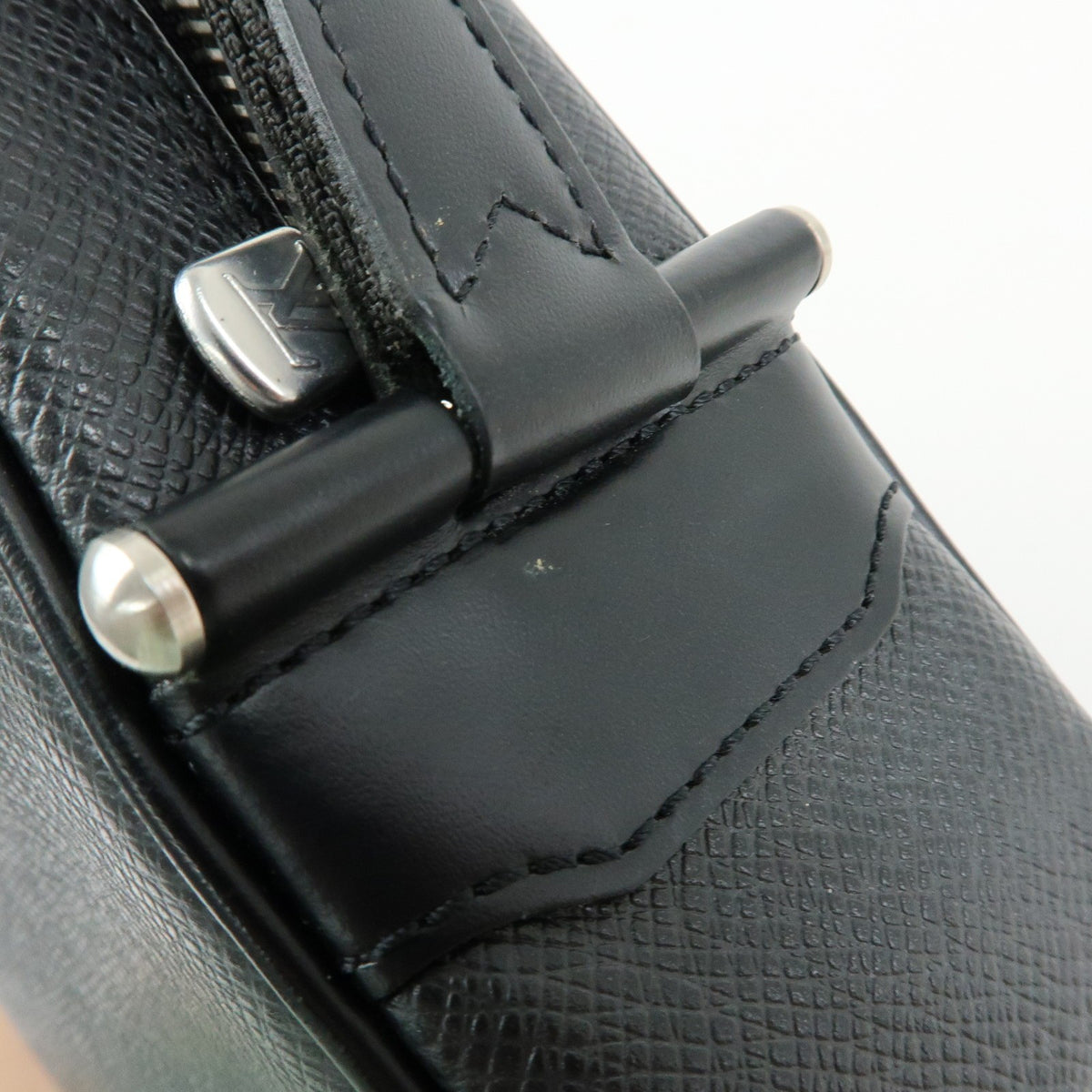 Louis Vuitton Kaluga Pochette Clutch Taiga Leather, Black, Leather, Clutch