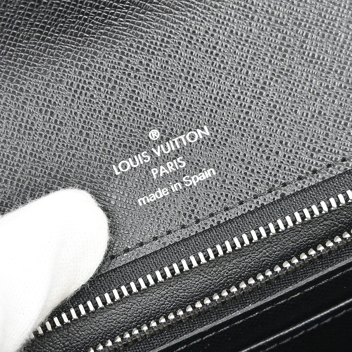 Louis Vuitton Selenga Pochette Taiga Leather, Black, Leather, Clutch