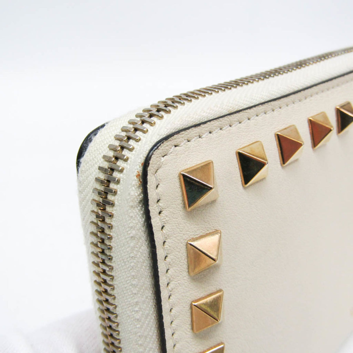 Valentino Garavani Rockstud Zip Around Leather, White, Leather, Wallet