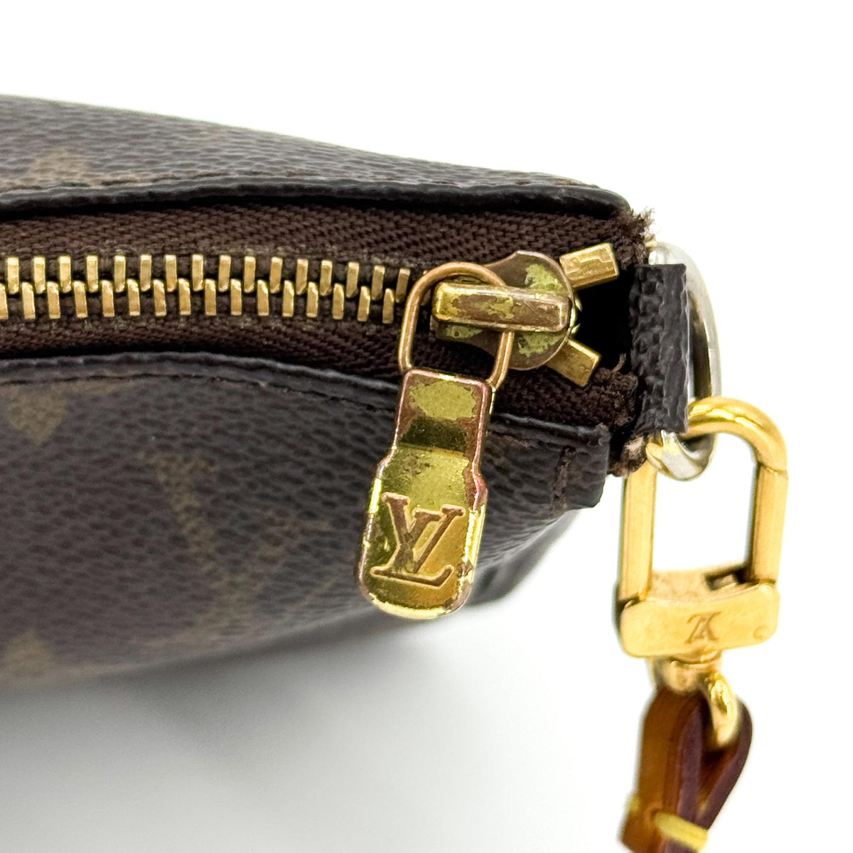 Louis Vuitton Louis Vuitton Monogramme Pochette Monogramme Canvas, Brown, Canvas, Clutch