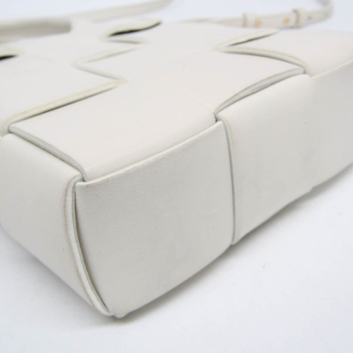 Bottega Veneta Cassette Convertible Maxi Intrecciato Leather, White, Leather, Tote Bag